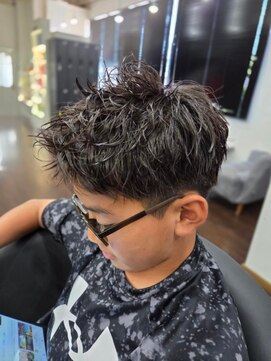 ジェネスタ(GENESTA) 古国府スパイキーショートカット短髪ツイストパーマ