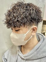 フィフス(fifth)&nbsp;原宿強めツイストスパイラルパーマラウンドマッシュカット茶髪