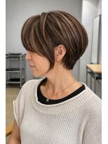 ジゼルアライ(gisele arai)&nbsp;横顔美人くびれショートボブ