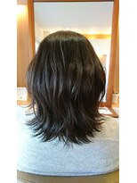 カームヘアー(Calm hair)&nbsp;波巻き外ハネ艷ミディ