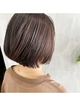 ティティ(TiTi) 綺麗シルエットのショートボブ 【TiTi 福田】