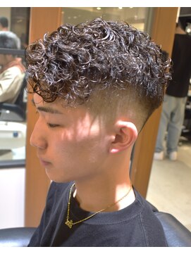 フリーク バーバーショップ 都島店(FREAK BARBER SHOP) バーバースタイル スキンフェード ショートパーマ