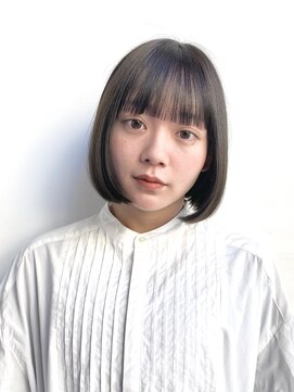 エン(YENN) ボブ　透明感カラー オリーブグレージュ