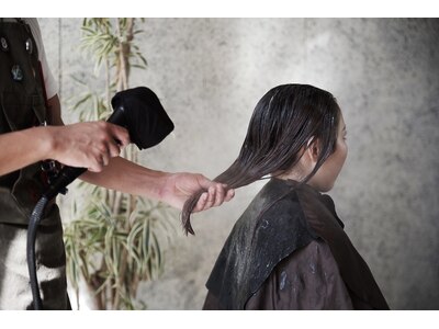 髪の健康にこだわった手触りとツヤのあるヘアスタイルを提供。