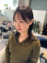 アム(amu)&nbsp;グレイジュ/暗髪カラー/外ハネミディアム/シースルーバング