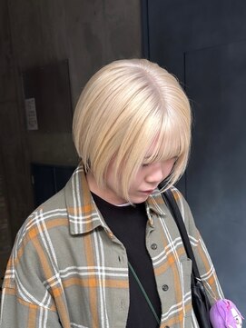 ヲタク(wotaku.) ホワイトブロンドハイトーントリプルカラーケアブリーチミニボブ