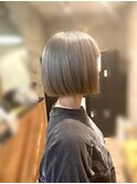 ホワイトベージュ×ボブスタイル
