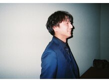 年間3000人以上担当のCEO率いる、メンズのスペシャリスト4名。それぞれの強みで魅力を最大化。