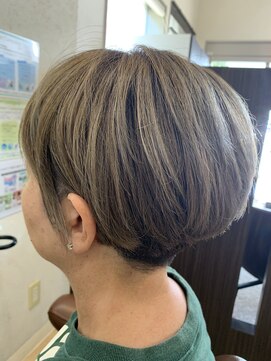 レーブ バイ ファースト 岩切店(reve by first) 白髪ぼかし×シャドウルーツ×前下がりショートボブ