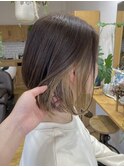 イヤリングカラー前下がりボブ