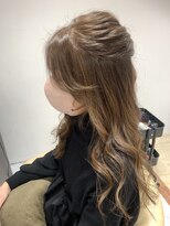 e.m.a プレミアムビューティーサロン 栄駅店(e.m.a PREMIUM BEAUTY SALON)&nbsp;ハーフアップ