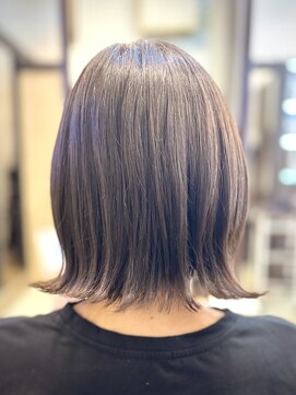 トレセッテ(tre sette) 外ハネボブ/ショートスタイル/寒色系カラー