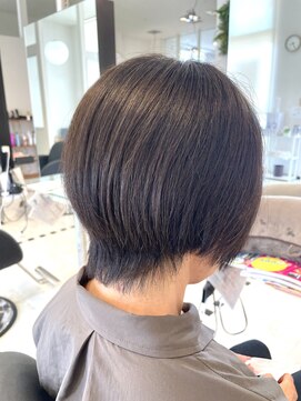 イリス(Hiris) 丸みショートボブ