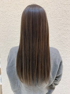 ナチュラルなストレートスタイル