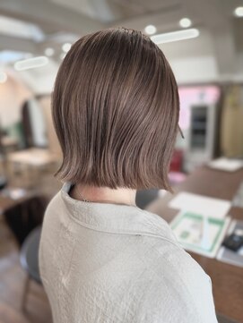 アンダーバーホワイト 南海難波店(_WHITE) ブランジュカラー/切りっぱなしボブ