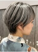 白髪ぼかしハイライト/ハイライト/大人ショート/くびれショート
