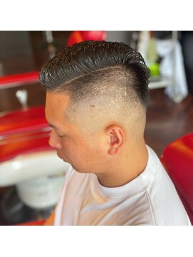 エムビーシー(M.B.C) スキンフェード×緩るパン