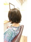 外ハネスタイルのグレージュカラー