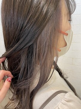 ヘアーリゾート ラウレア(Hair Resort LAULEA) ミルクティーベージュのイヤリングカラー