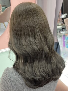 ガーランド(Girland) 【girland】透明感オリーブ 韓国風/レイヤーカット