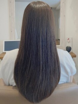 ロト(ROTO)の写真/《ツヤ感UP！ナチュラル縮毛矯正&ヒタ髪質改善トリートメント》手触りとツヤ感のある美髪に髪質改善◎