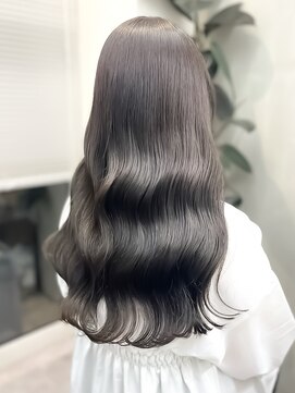 メゾンe.m.a(MAISON e.m.a) 髪質改善カラーくびれ巻き髪ロングヘア透明シアーグレージュ