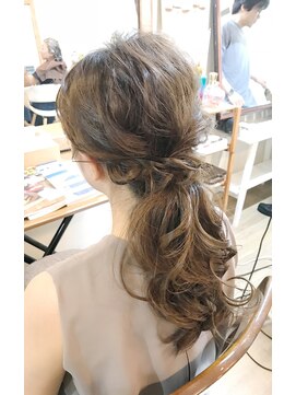 ロカット サロン(Roquat Salon) ふんわりローポニーアレンジ【ヘアアレンジ/立川/国立/浴衣】