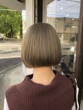 ノア(noa.) ミニボブ×ハイトーン