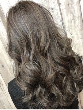 リップカール(RIP CURL) ダークグレージュで落ち着きのあるハイライトスタイル☆