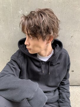 アリーズ シブヤ(ALLYS shibuya) センターパート スパイラルパーマ ツーブロック刈り上げ