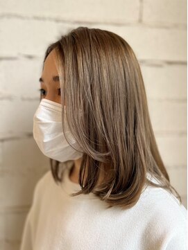 アトリエ ミム 二子玉川店(atelier mim) 明るめアッシュブラウン　ミディスタイル