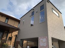 ミント(mint)の雰囲気（ピンクの大きな看板が目印です）