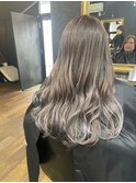 グレージュ切りっぱなしボブ前髪ありミニボブミルクティベージュ