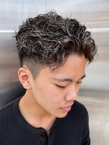 ルーシー 渋谷(LUCEY)&nbsp;極道パーマホワイトメッシュオールバックパーマフェード短髪