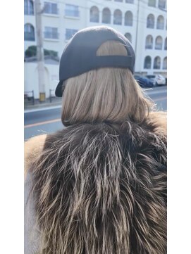 マル 薬院浄水店(MAR.co) 白髪を活かしたハイトーンベージュカラー