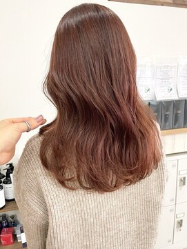 カミエ(kamie) ロングヘアを上品なブラウンに染め上げた大人っぽいスタイル