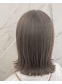 透明感たっぷりシルバーベージュ×切りっぱなし外ハネボブ♪