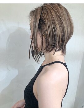 ラル 立川(lar) グレーハイライトショート _ミニマムボブ3Dカラー