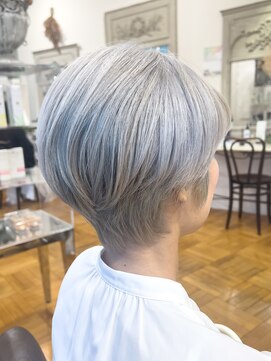 オブヘアーギンザ(Of HAIR GINZA) ホワイトシルバー☆ショート