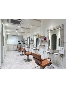 半個室のプライベート空間。周りを気にせず、ゆったりとしたサロンタイムをお過ごしください♪