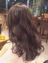 キヴィ(kivi) 透明感グレージュ ゆるふわパーマロング