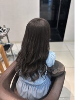 ロハスバイケンジ(LOHAS by KENJE) ロングのゆるめパーマでつくる♪大人かわいいコテ巻き風スタイル