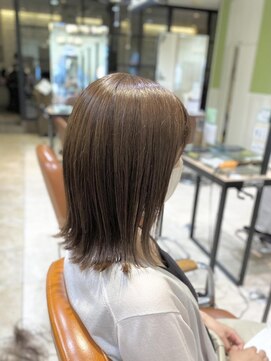 ネオリーブソラ 相模大野店(Neolive sola) 外ハネミディアム×白髪ぼかしハイライト[sola:neolive]