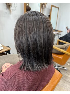 ルチナ 秦野(Lucina) シルバーグレージュ/ハイライト/きりっぱなしボブ