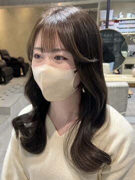 ティア(Tia.) (韓国風/くびれヘア/縮毛矯正/前髪/サイドバング/小顔)