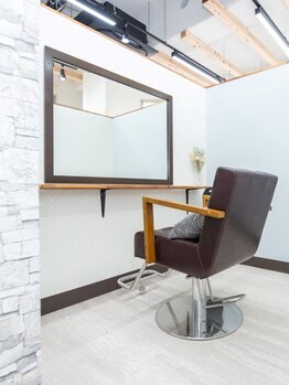 ヘア ラウンジ ブラン(Hair Lounge BULAN)の写真/個室ブース、キッズスペースもございます。