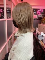 イルウィ(irwi)&nbsp;【ブリーチカラー】王道ベージュカラー　切りっぱなしボブ