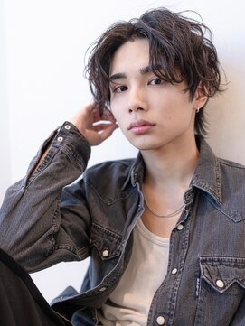 イオ 本厚木(io) 波巻きスパイラルパーマセンターパートウルフハイライト