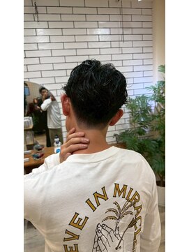 シフト(SHEEFT) メンズカット刈り上げ黒髪ニュアンスパーマ10代20代30代