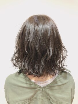 アーヌ エヌン(Anu Nn) シークレットハイライトでエアリーボブ